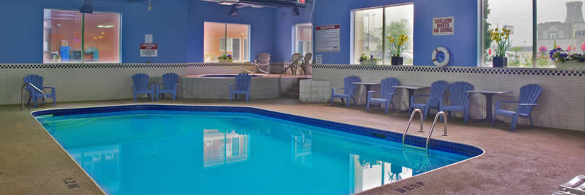 vittoria_hotel_and_suites-pool-825x275