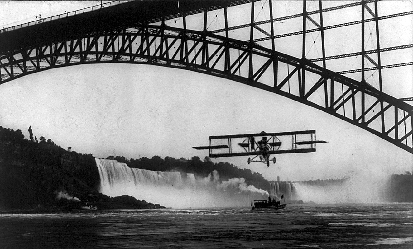 Curtiss D Bi-plane flying under Honeymoon Bridge 1911