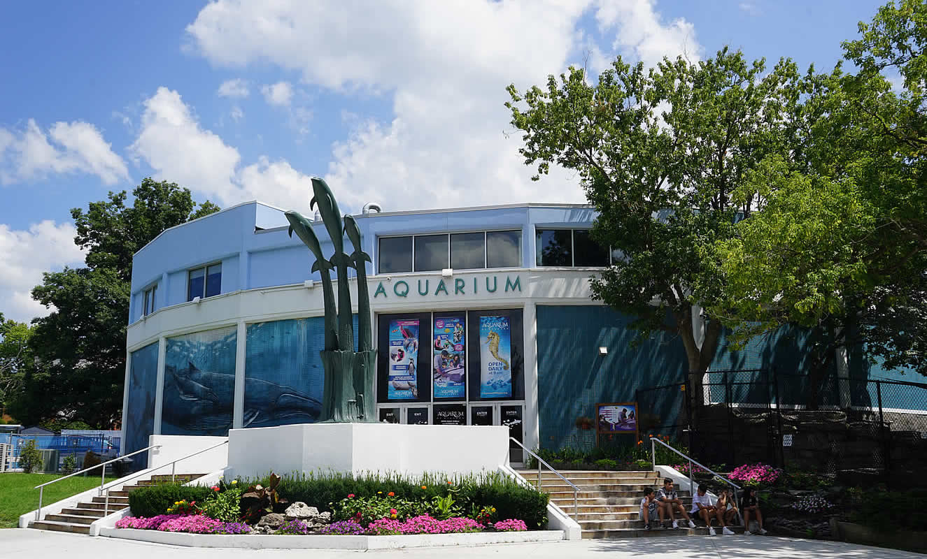 Aquarium of Niagara Falls Entrance