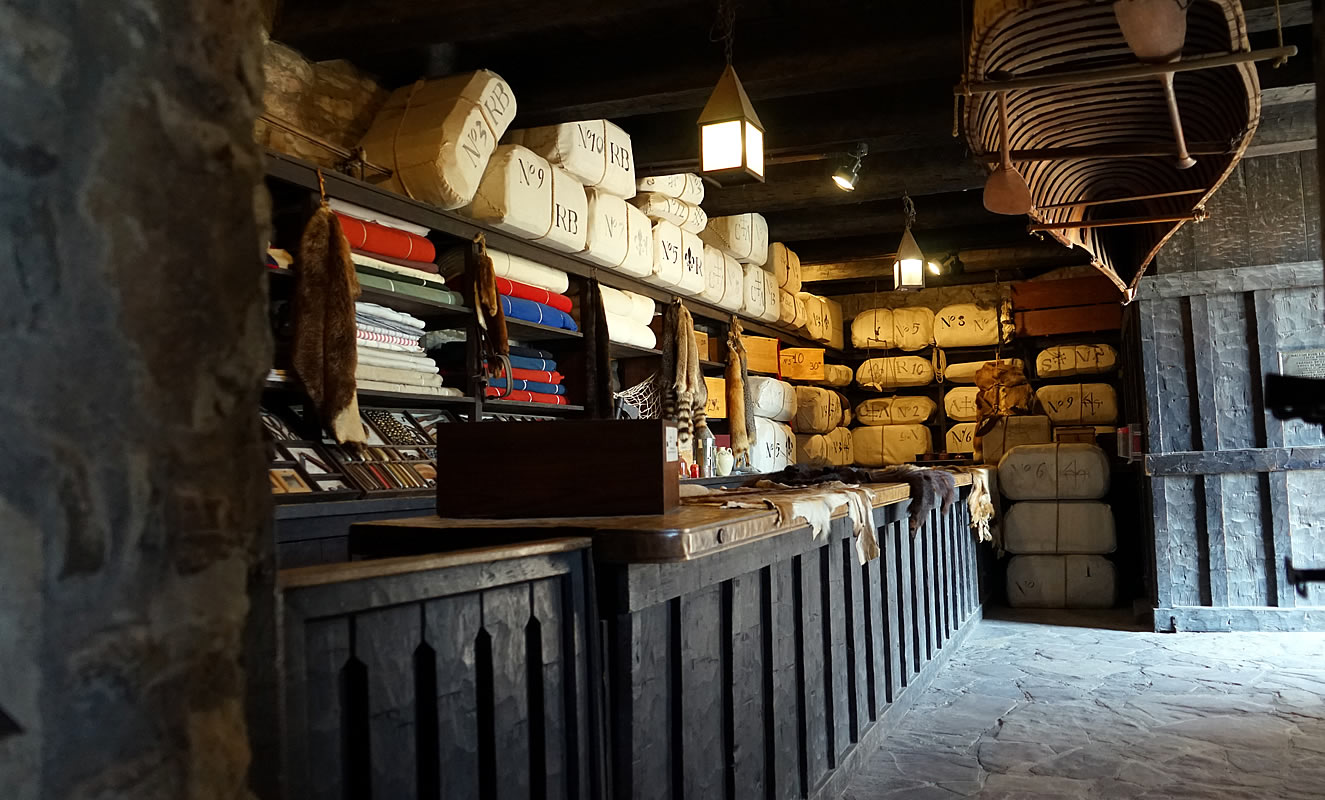 old-fort-niagara-trading-store-display-1325x800-200k